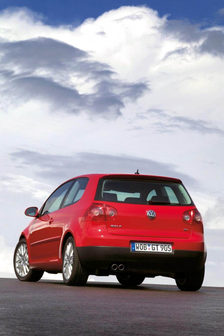 Volkswagen Golf GT 2005 года  (фото 7 из 18)
